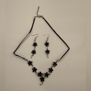 Vintage fashion jewelry Chic Black Floral Necklace -earrings Set